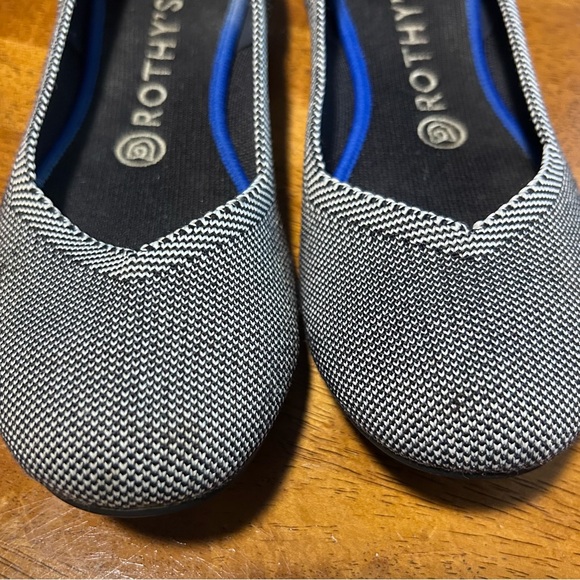 ROTHY’S **Destroyed** Rothy’s The Flat Round Toe Black White Birdseye | Size 8 - Picture 5 of 15